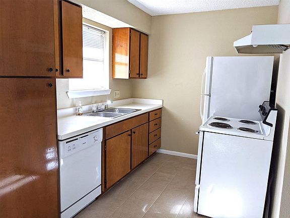 4th image of 915 Alexander St APT 2