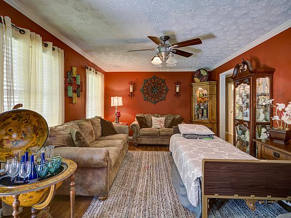 5th image of 104 Pleasant Dr