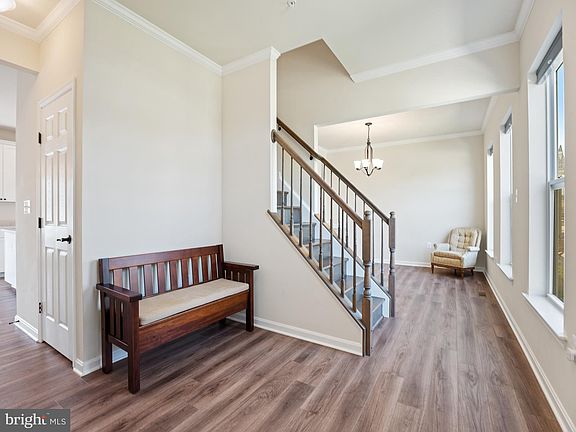 4th image of 23270 Lindsay Dr
