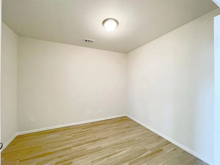 4403 Silvergrass Ln — Photo 5