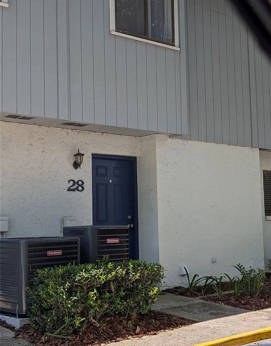 2 bed, 2.5 bath, 1100 sqft, $1,550 — Photo 1