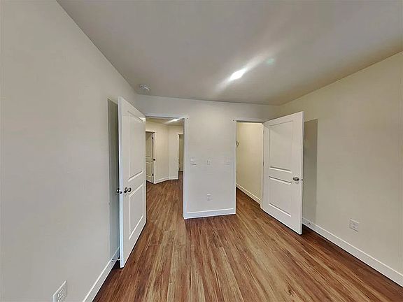 3rd image of 8616 47th Pl NE