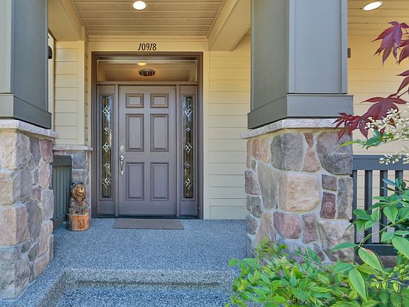 3rd image of 10918 Eastridge Dr NE #43