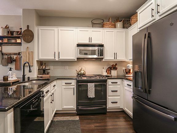 3rd image of 304 Dante Cir