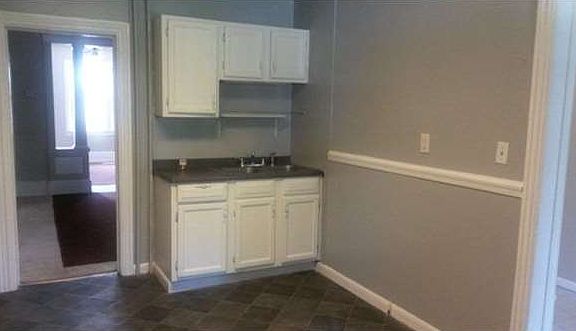 3rd image of 226 Oak St