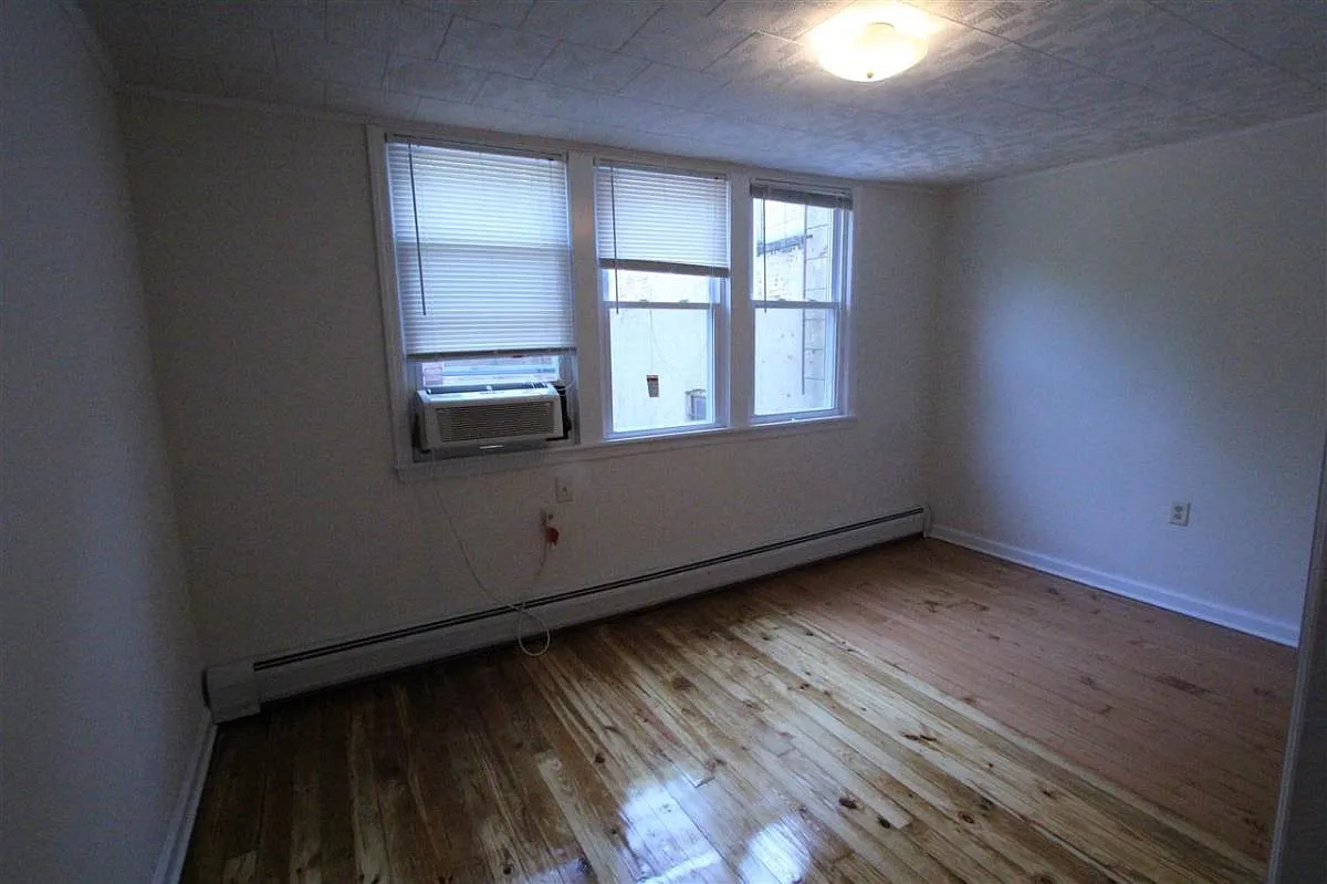 2 bed, 1200 sqft, $3,250 — Photo 2