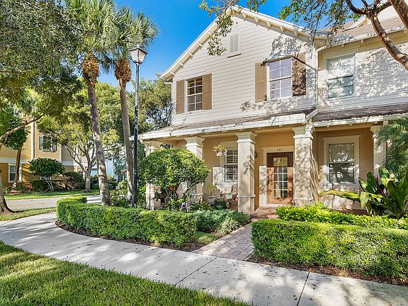 2nd image of 137 E Thatch Palm Cir