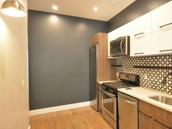 4th image of 368 Palmetto St APT 3L