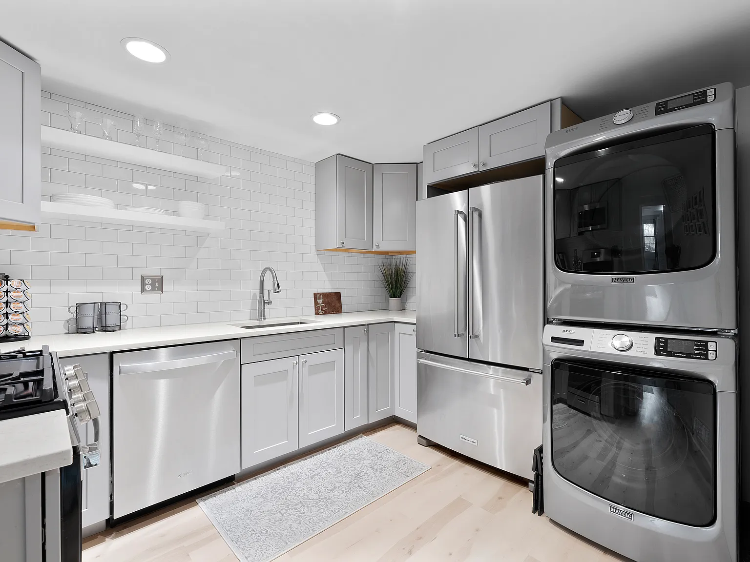 1 bed, 700 sqft, $1,999 — Photo 3