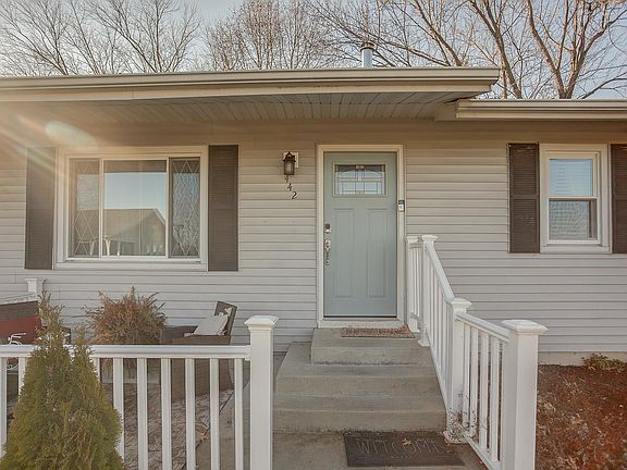 4th image of 442 Tamarach Dr