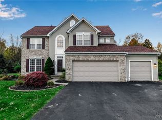 6858 Amanda Ln, Lockport, NY 14094