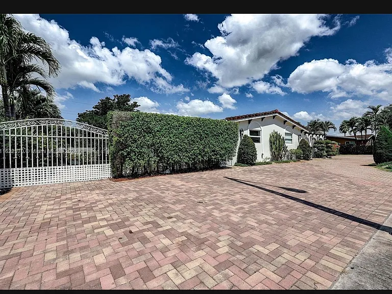 8520 SW 87th Ave — Photo 4