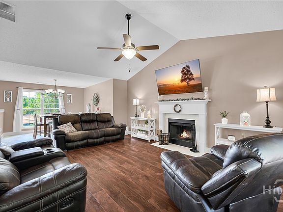 5th image of 335 Elizabeth Court