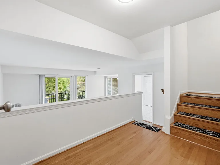 5578 Burnside Dr #5 — Photo 3
