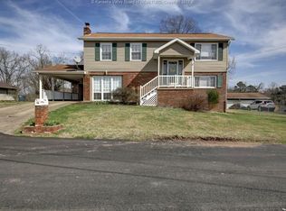 150 Margaret Dr, Nitro, WV 25143