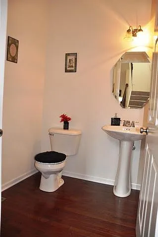 2509 Dunraven Ave — Photo 3