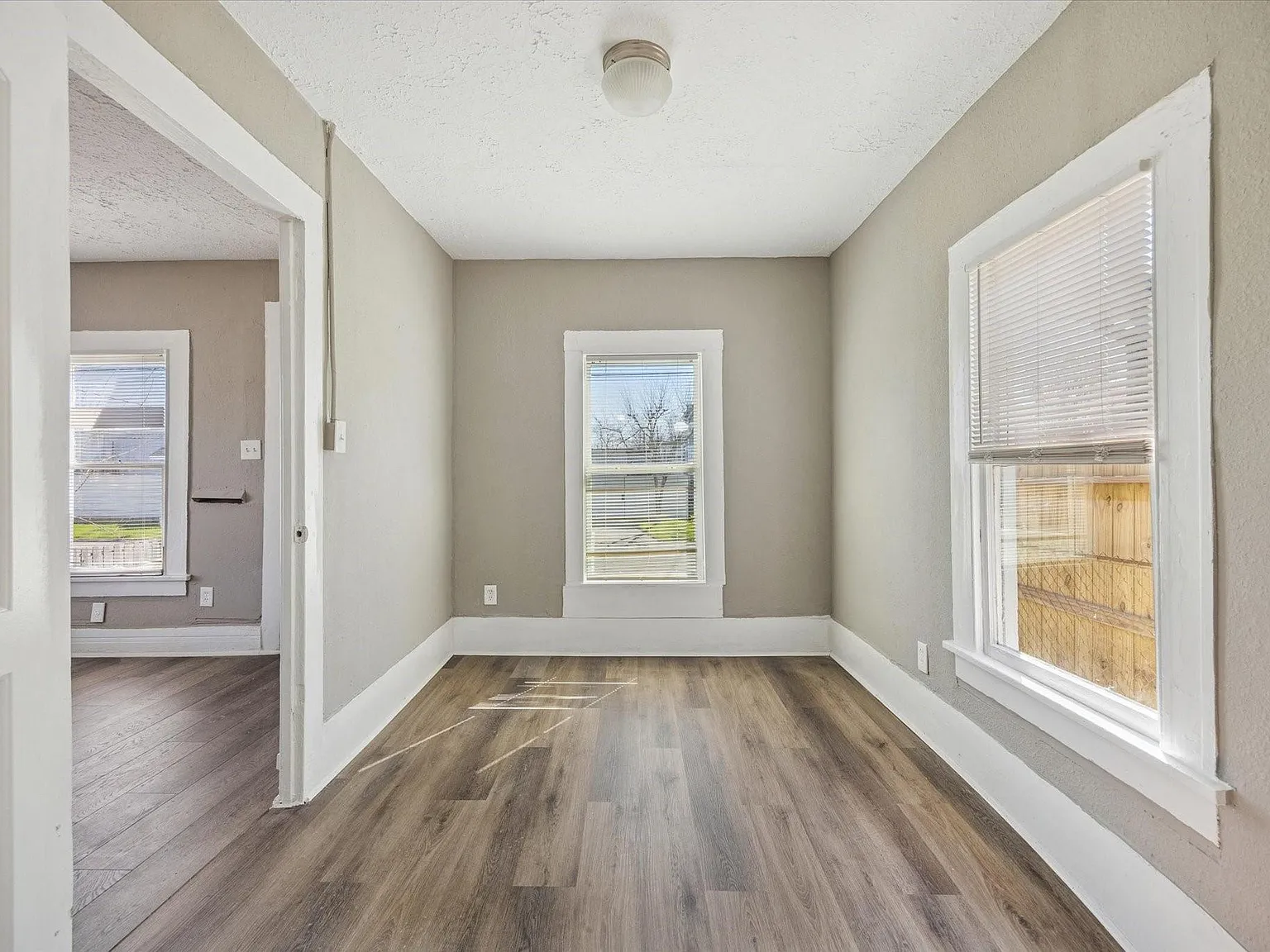 2 bed, 1.0 bath, 640 sqft, $1,199 — Photo 2