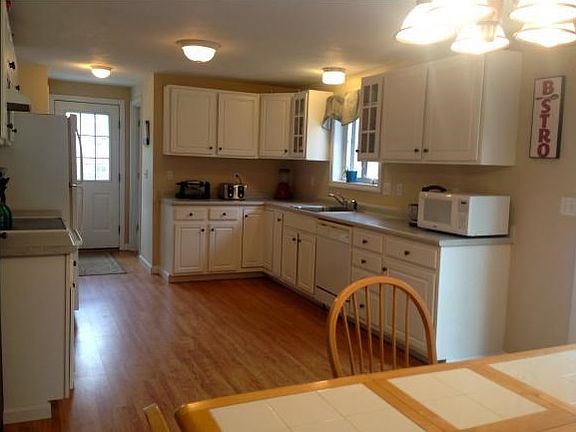 LARGE Open Concept Kitchen DR