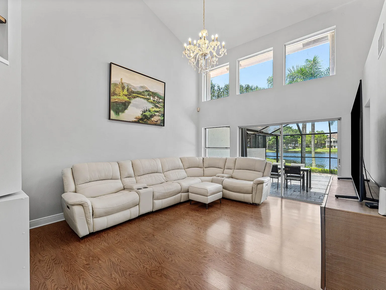 3 bed, 2.5 bath, 2461 sqft, $10,000 — Photo 4