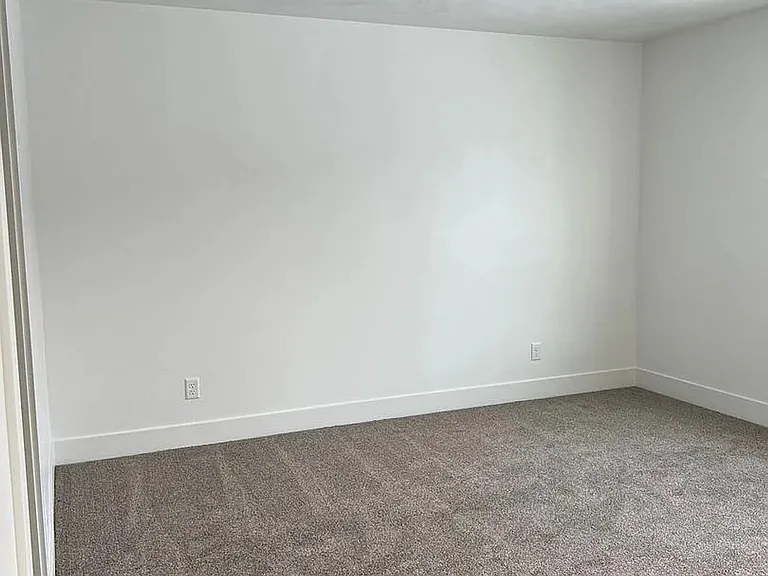 651 S 2400 W — Photo 11