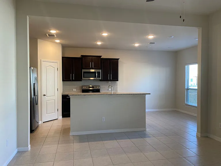 2220 Chia Ct — Photo 6