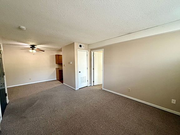 3rd image of 1010 N Walnut St #T03