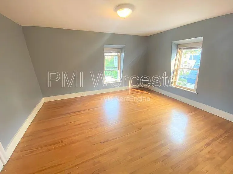 3 bed, 1.0 bath, $1,890 — Photo 2