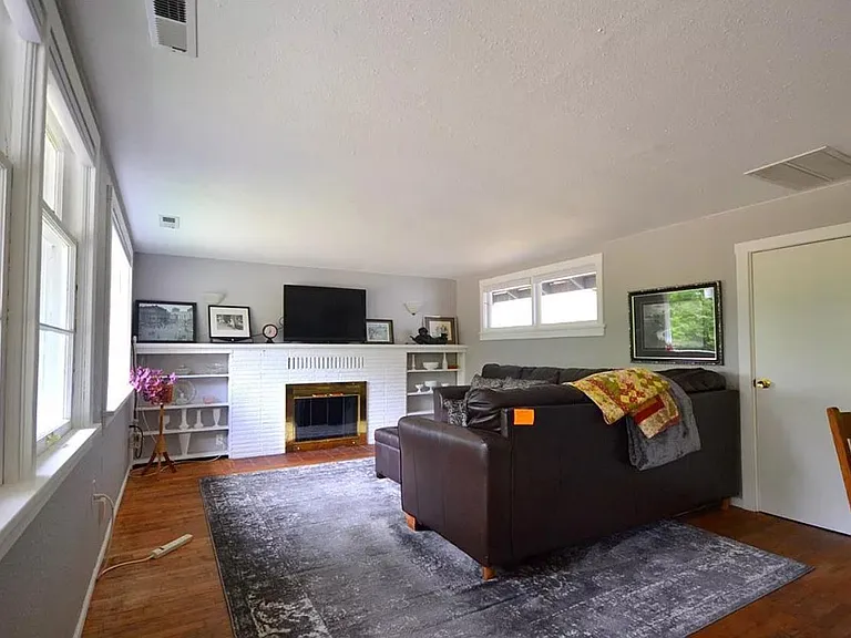 3943 NW Munson St — Photo 5