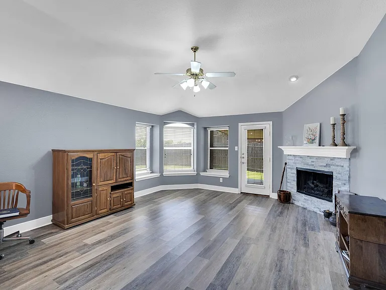 6516 Fairglen Dr — Photo 15