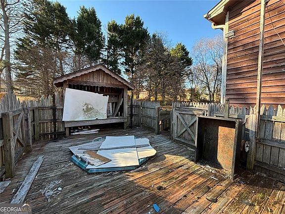4th image of 3709 Charlotte Dr