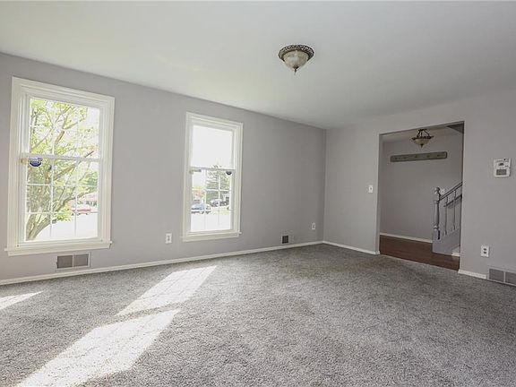 5th image of 7 Kenicott Cir