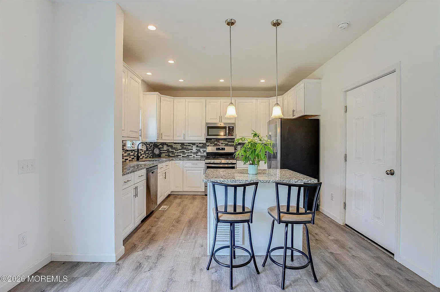 3 bed, 1711 sqft, $3,500 — Photo 4