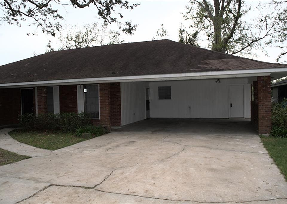 1st image of 215 Camelia Ave