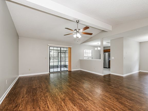 4th image of 10871 Copper Creek Ct