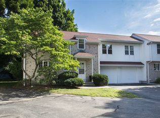 7 Grant Ave, Wellesley, MA 02481