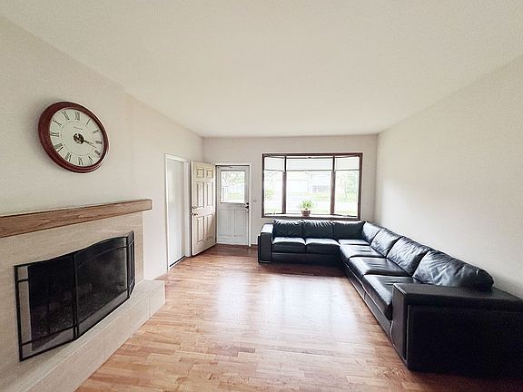 3rd image of 201 N Elmhurst Ave