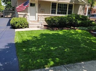 229 Fuller Rd, Hinsdale, IL 60521