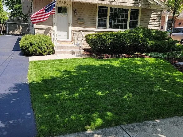229 Fuller Rd, Hinsdale, IL 60521