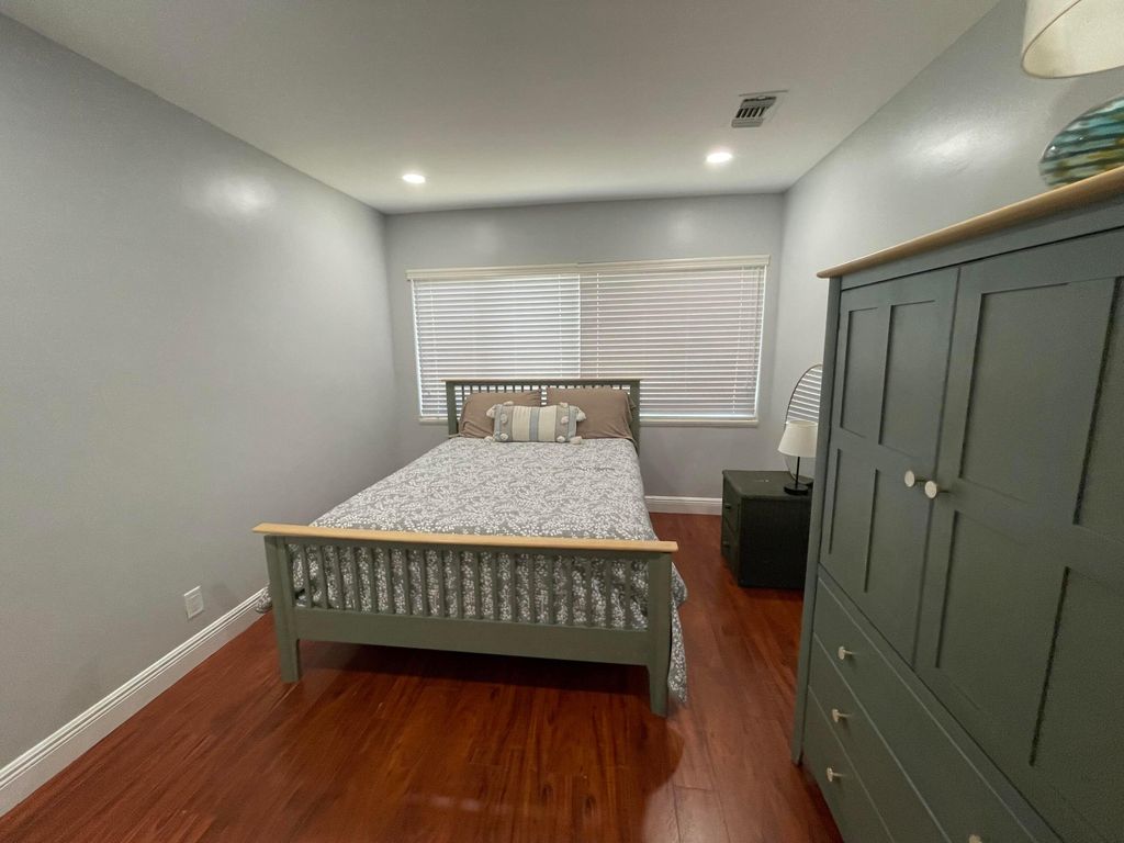 2620 NE 19TH Street, photo 7