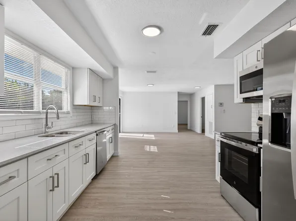 17296 W Sycamore Drive W, The Acreage, FL 33470