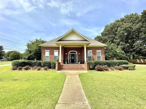2498 S Laurelwood Ln, Tupelo, MS 38801