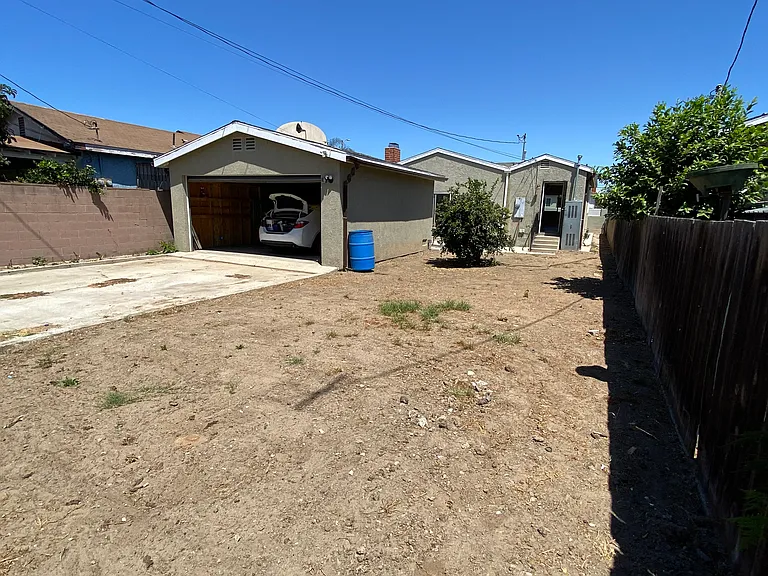1030 E M St — Photo 35