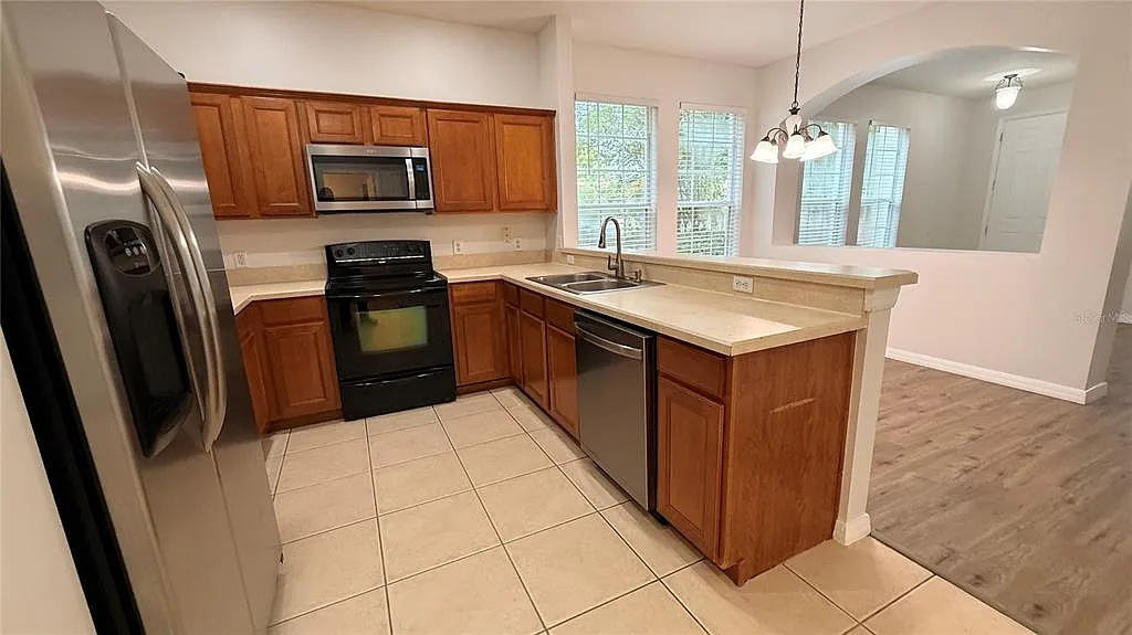 3 bed, 2.5 bath, 1855 sqft, $2,000 — Photo 4