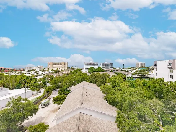 1255 E Peppertree Dr, Sarasota, FL