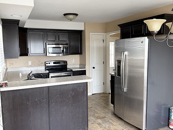 3rd image of 1035 Dwight Eisenhower Way
