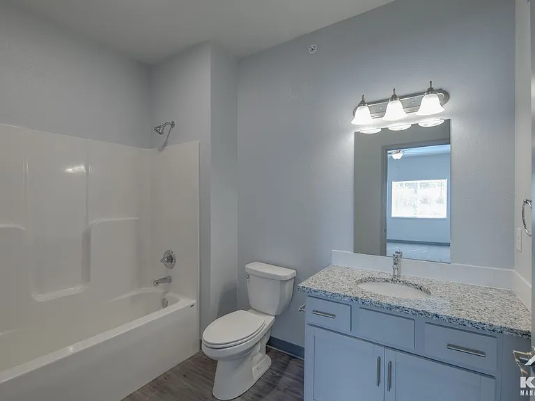 Indian Point Apartments — Photo 32