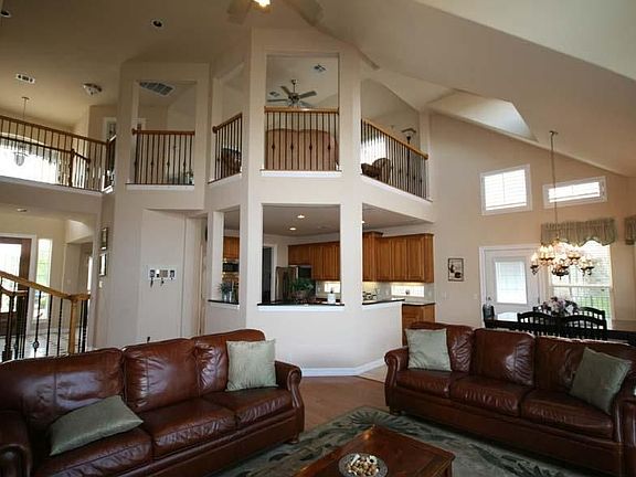 3rd image of 306 Golden Bear Dr