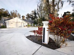 17921 Crooked Ln, Lutz, FL 33548