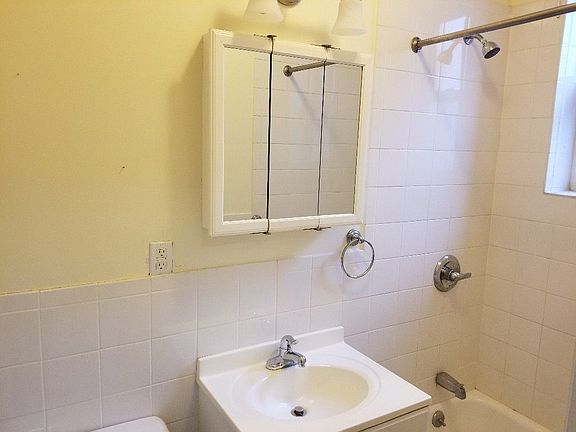4th image of 7036 66th St APT 2R