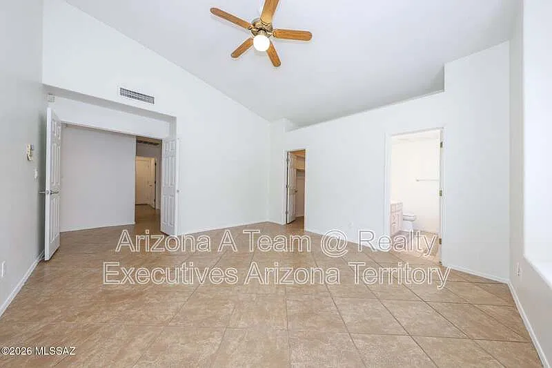 4 bed, 2.0 bath, 1944 sqft, $2,195 — Photo 2